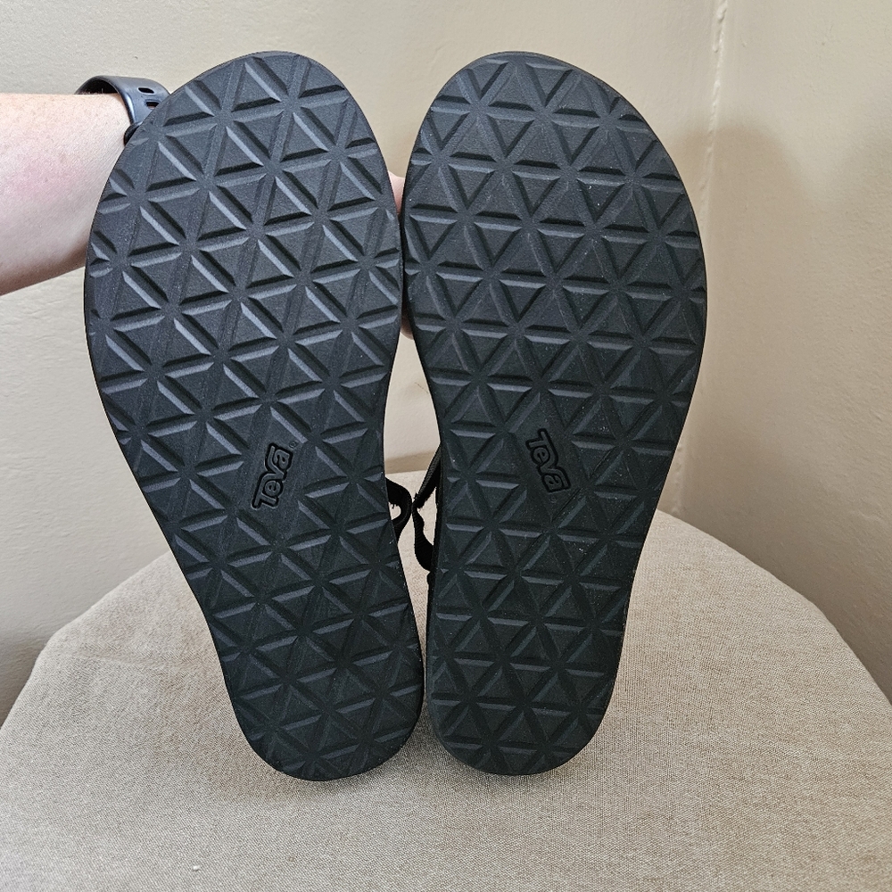 Teva Flatform Universal Sandal Size 9. - Picture 7 of 9